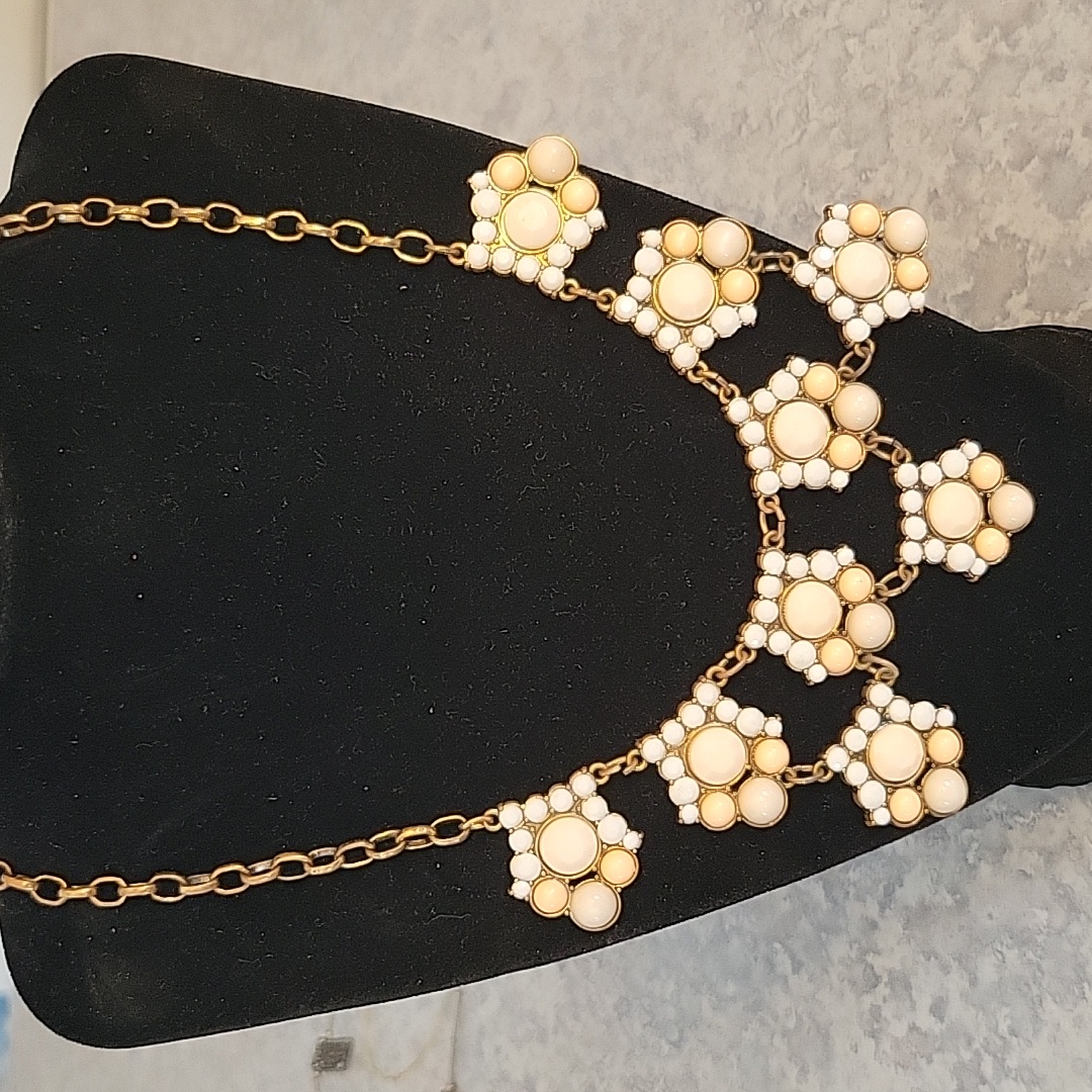 A Vintage Ny Collection Gold And Multi Color Stone Necklace 10$